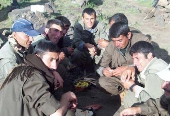 Yakalanan PKK'lıların Üzerinden Çıkan Fotoğraflar 8