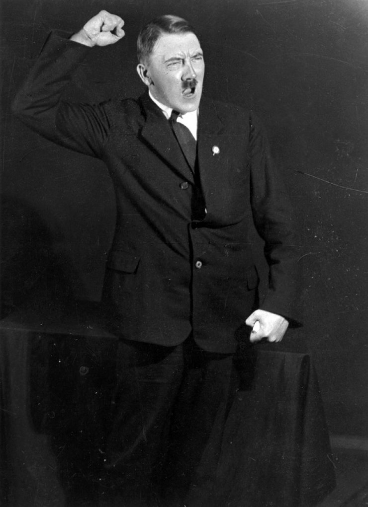 Hitler'in Aynanın Karşısında Yaptığı Konuşma Provaları galerisi resim 13