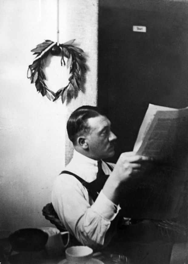 Almanya'da Adolf Hitler'in Özel Fotoğraf Albümü Yayımlandı 14