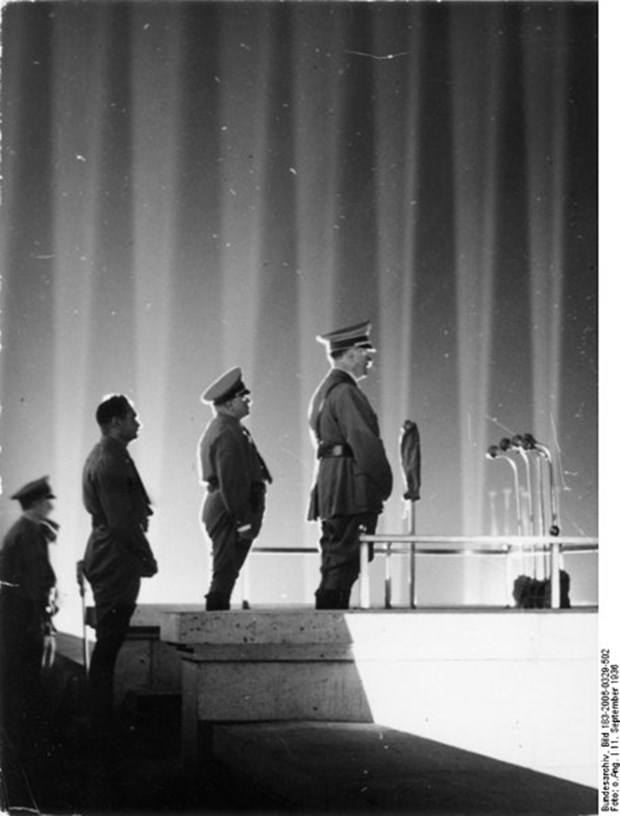 Almanya'da Adolf Hitler'in Özel Fotoğraf Albümü Yayımlandı 15