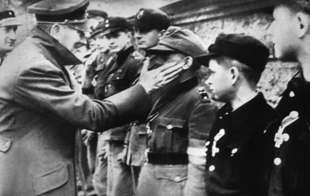 Almanya'da Adolf Hitler'in Özel Fotoğraf Albümü Yayımlandı 3