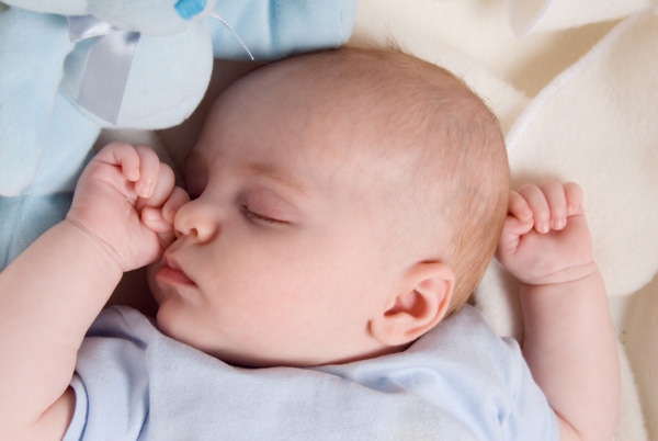 Bebekleri Uyuturken Yapılan 10 Yanlış 10
