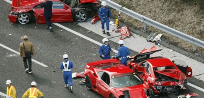 Lüks Otomobillerin Parçalandığı Kazalar