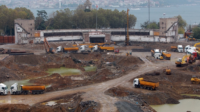 Beşiktaş Stadı İnşaatındaki Efsane Uyarı Levhaları 2