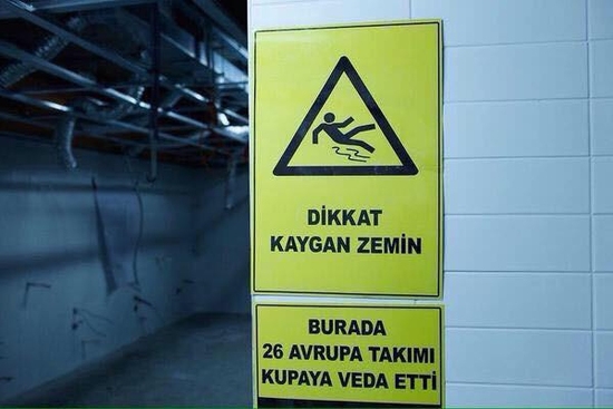 Beşiktaş Stadı İnşaatındaki Efsane Uyarı Levhaları 5