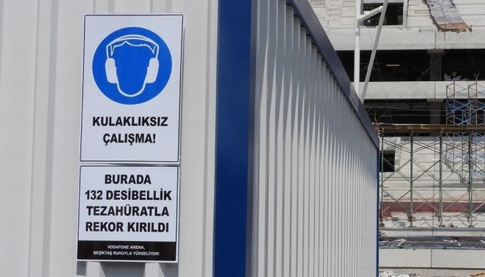 Beşiktaş Stadı İnşaatındaki Efsane Uyarı Levhaları 6