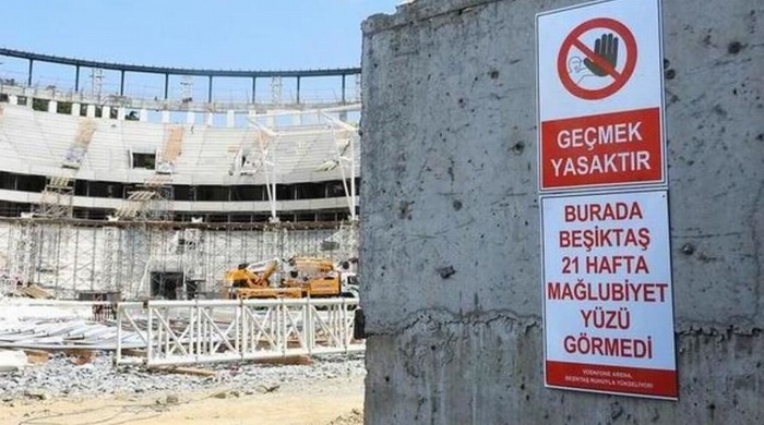 Beşiktaş Stadı İnşaatındaki Efsane Uyarı Levhaları 7