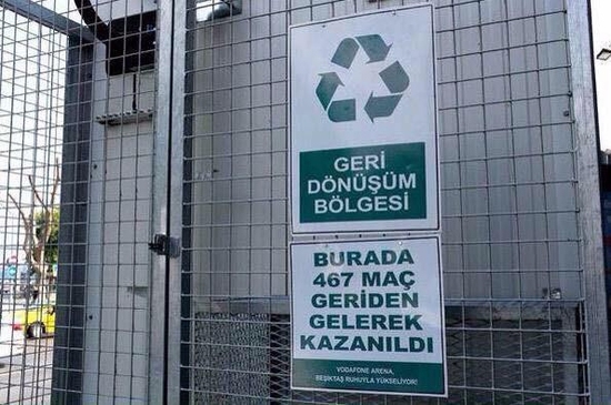 Beşiktaş Stadı İnşaatındaki Efsane Uyarı Levhaları 8