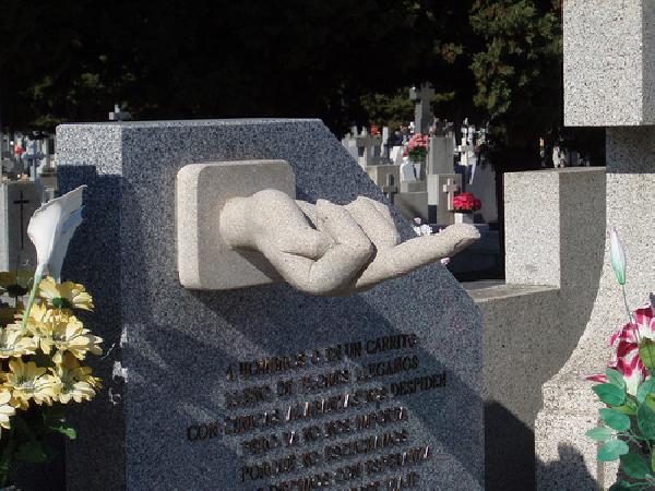 Dünyanın En İlginç Mezar Taşları 13