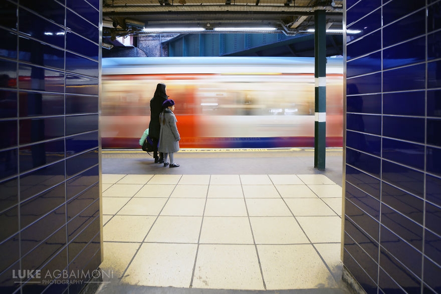 Londra'da Tren Bekleyenlerin Harika Fotoğrafları 10