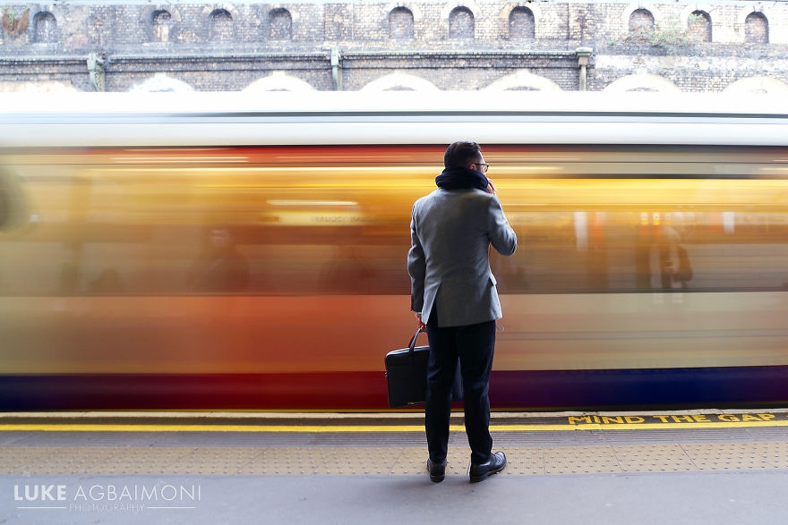 Londra'da Tren Bekleyenlerin Harika Fotoğrafları 3