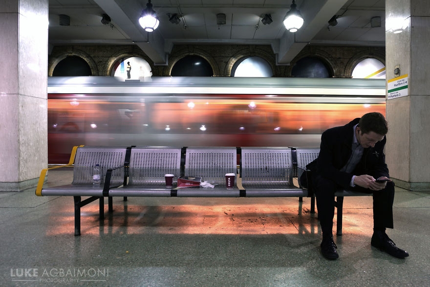 Londra'da Tren Bekleyenlerin Harika Fotoğrafları 5