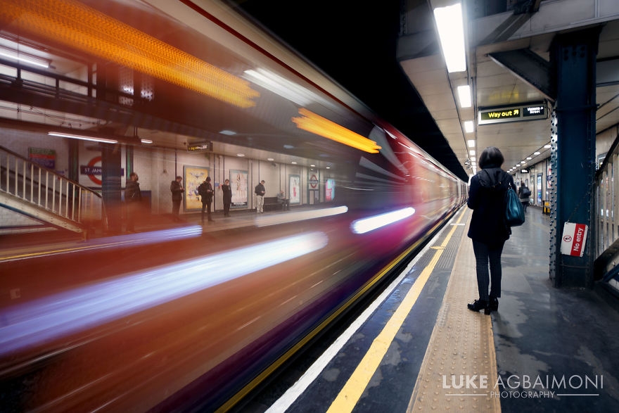 Londra'da Tren Bekleyenlerin Harika Fotoğrafları 6