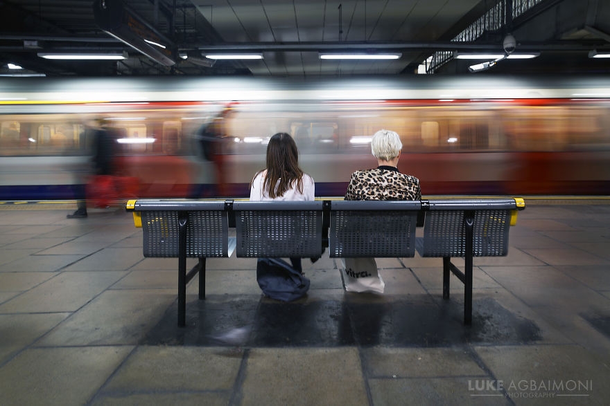Londra'da Tren Bekleyenlerin Harika Fotoğrafları 9