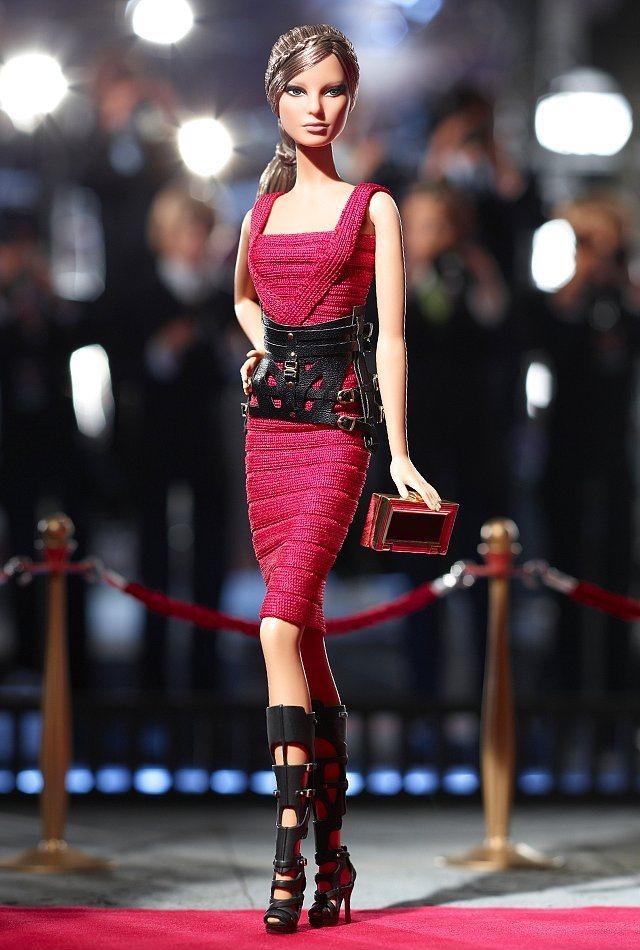 Barbie'nin Kıskandıracak Tasarım Kıyafetleri 4