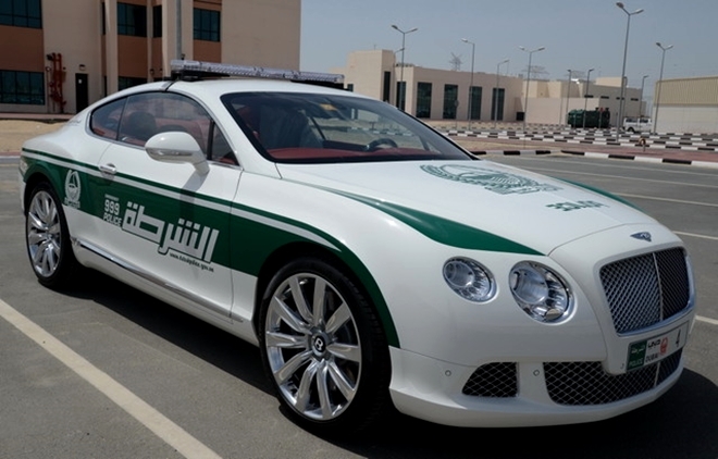 Dubai Polisinin Süper Lüks Arabaları 7