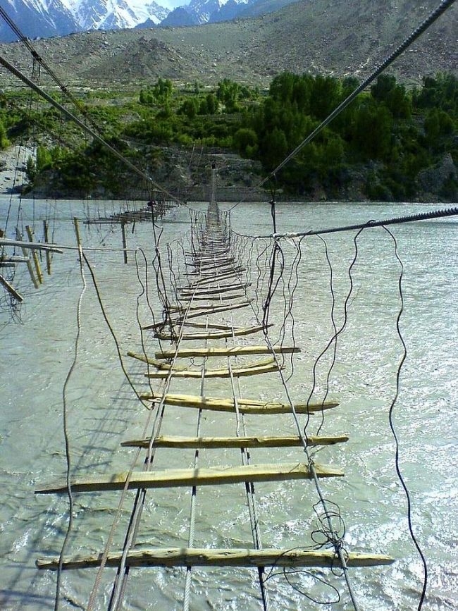 Sıradışı Asma Köprüler ve Manzaraları 8