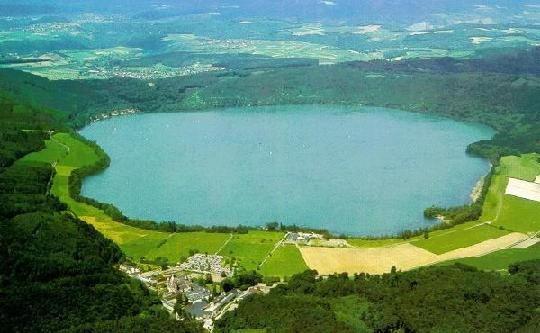 Dünyanın En Güzel Volkanik Gölleri 5