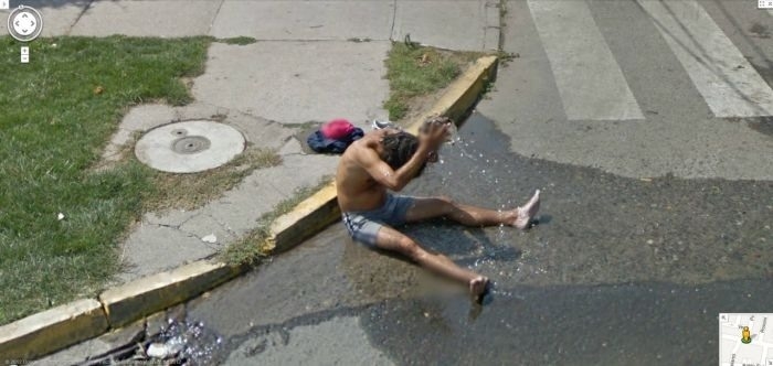 Google Street View Kameralarına Takılan Biribirinden İlginç Görüntüler 11