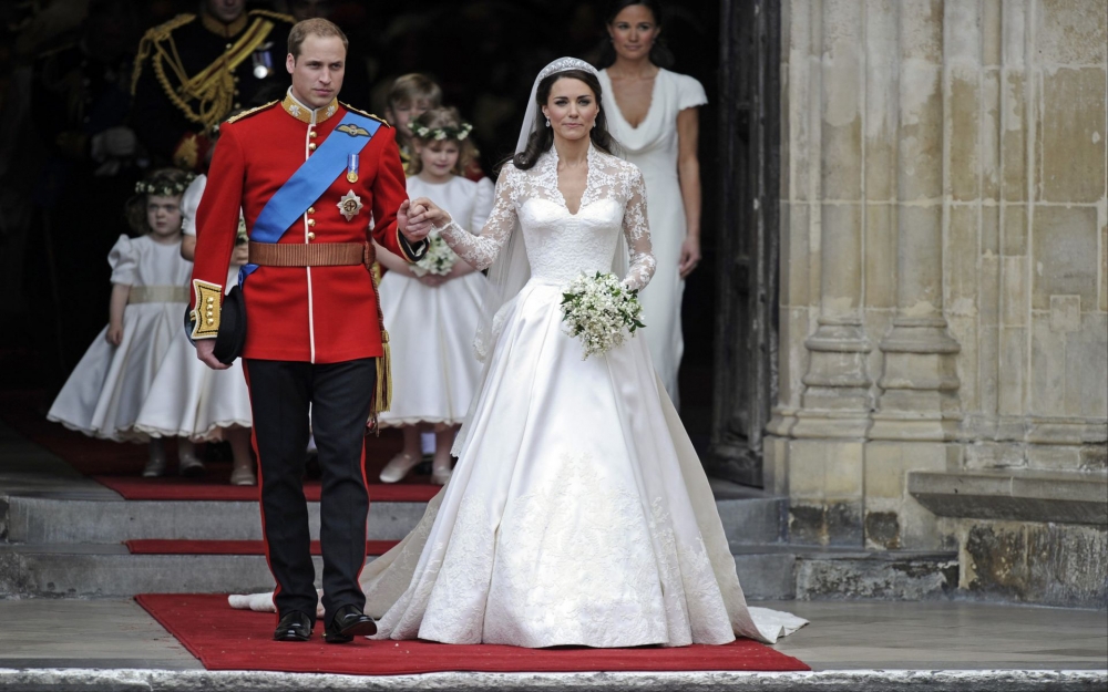 Kate Middleton'un En Pahalı Elbiseleri 10
