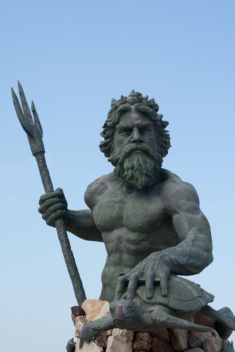 Древний бог нептун. Посейдон Бог древней Греции. Посейдон Бог статуя. Римский Бог Нептун. Статуя Нептун Посейдон.