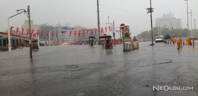 İstanbul’da Sağanak Yağış Zor Anlar Yaşattı