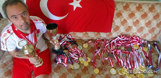 Down Sendromlu Yüzücü Yaşı Kadar Madalya Topladı