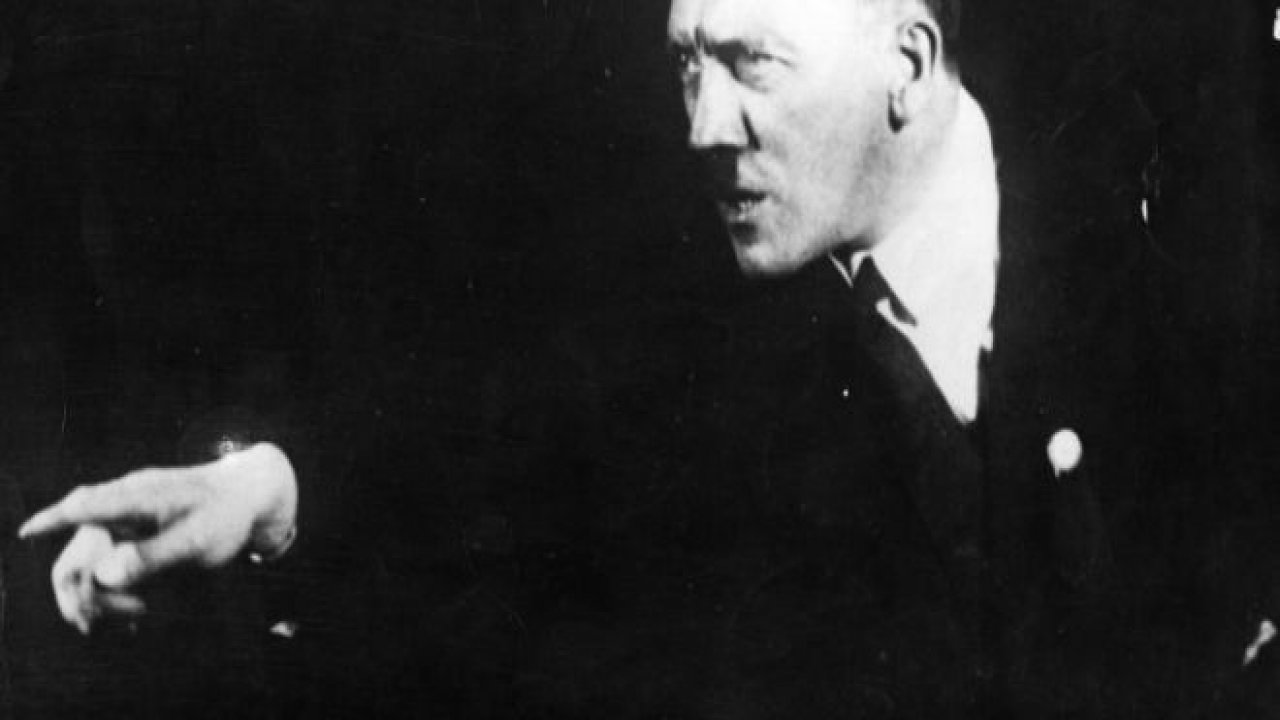 Hitler'in Aynanın Karşısında Yaptığı Konuşma Provaları
