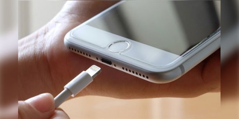 Apple Şarj Kablolarını Değiştiriyor! İşte Yeni iPhone Şarj Yuvası!